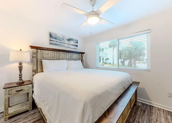 Coastal With Open Layout Nautical Theme Smart Tvs Access & Ac Holiday home *